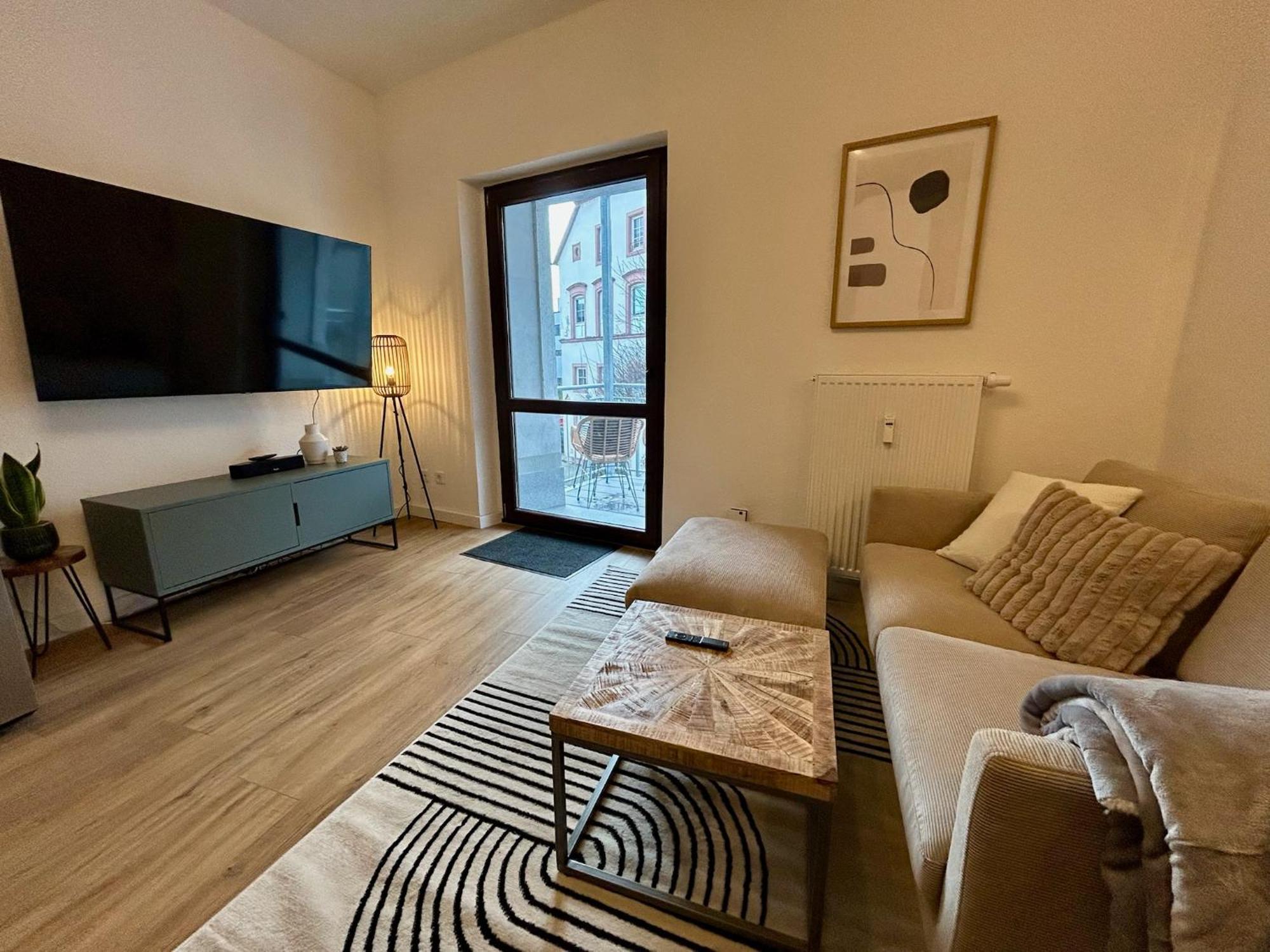 טרייר Karl Central Flats - Netflix - Parkplatz - Balkon מראה חיצוני תמונה