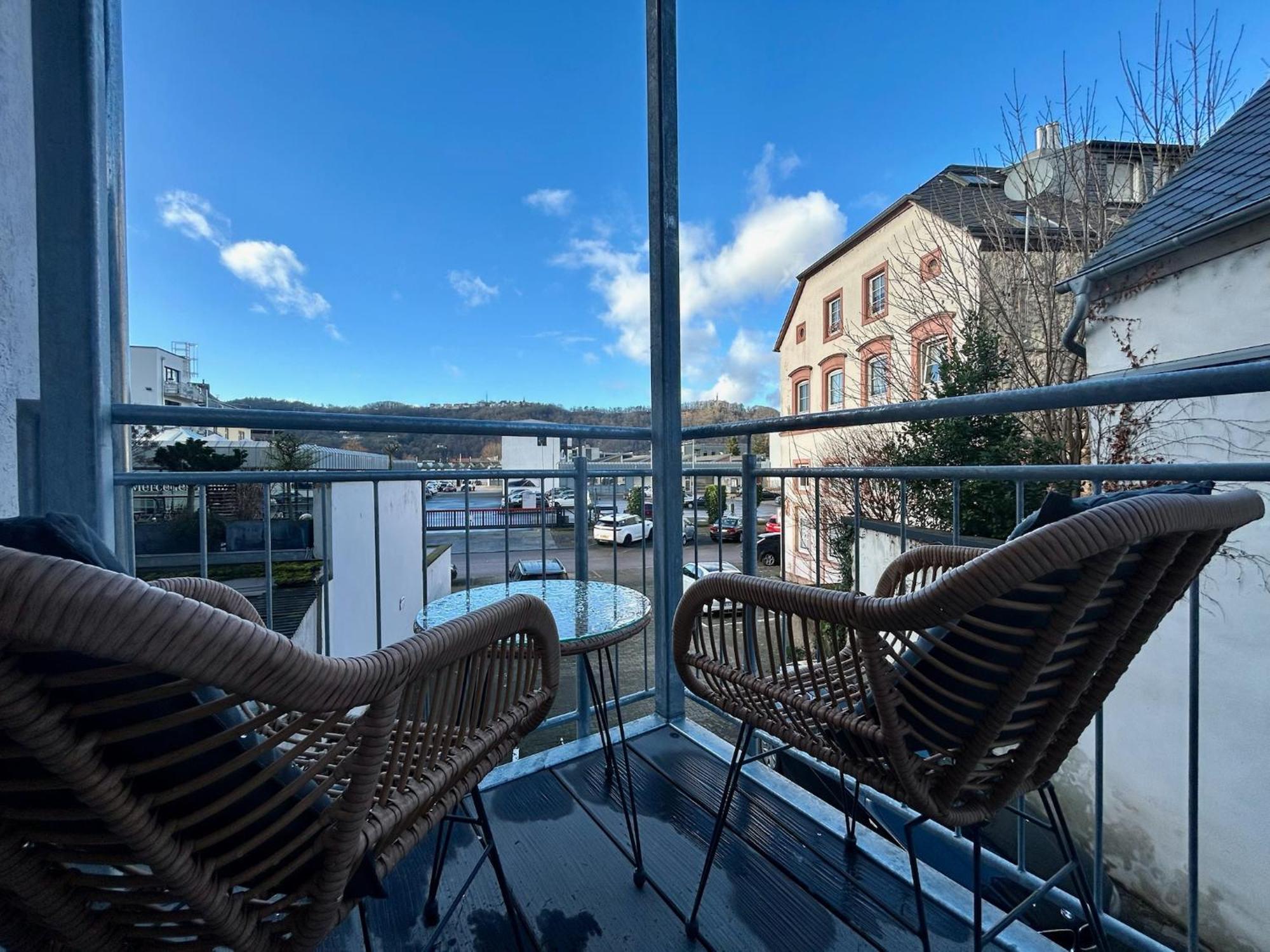 טרייר Karl Central Flats - Netflix - Parkplatz - Balkon מראה חיצוני תמונה